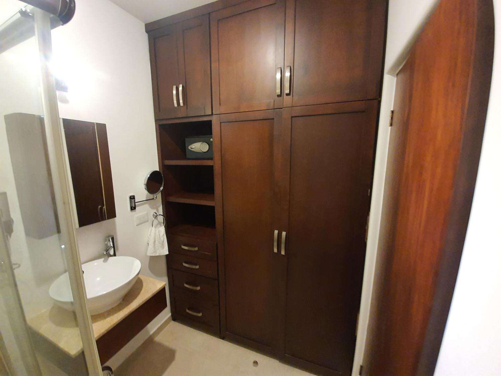 Apartment Bliss Retreat, Renovated With Rooftop Pool, Grill, And Game Night Vibes! *
