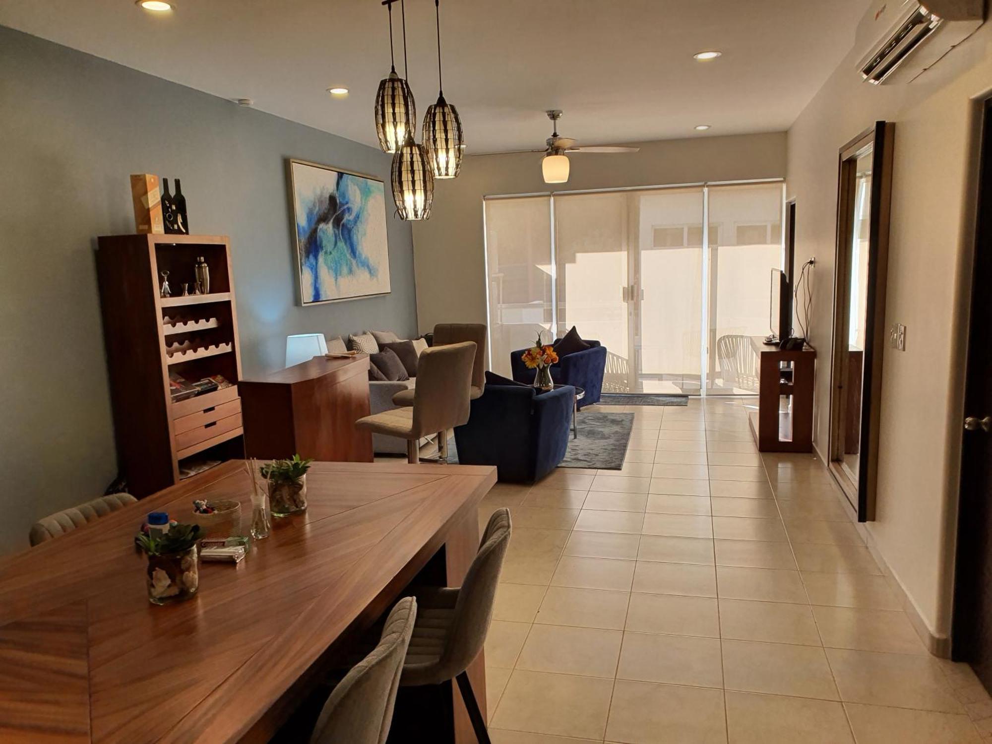 Apartment Bliss Retreat, Renovated With Rooftop Pool, Grill, And Game Night Vibes! *