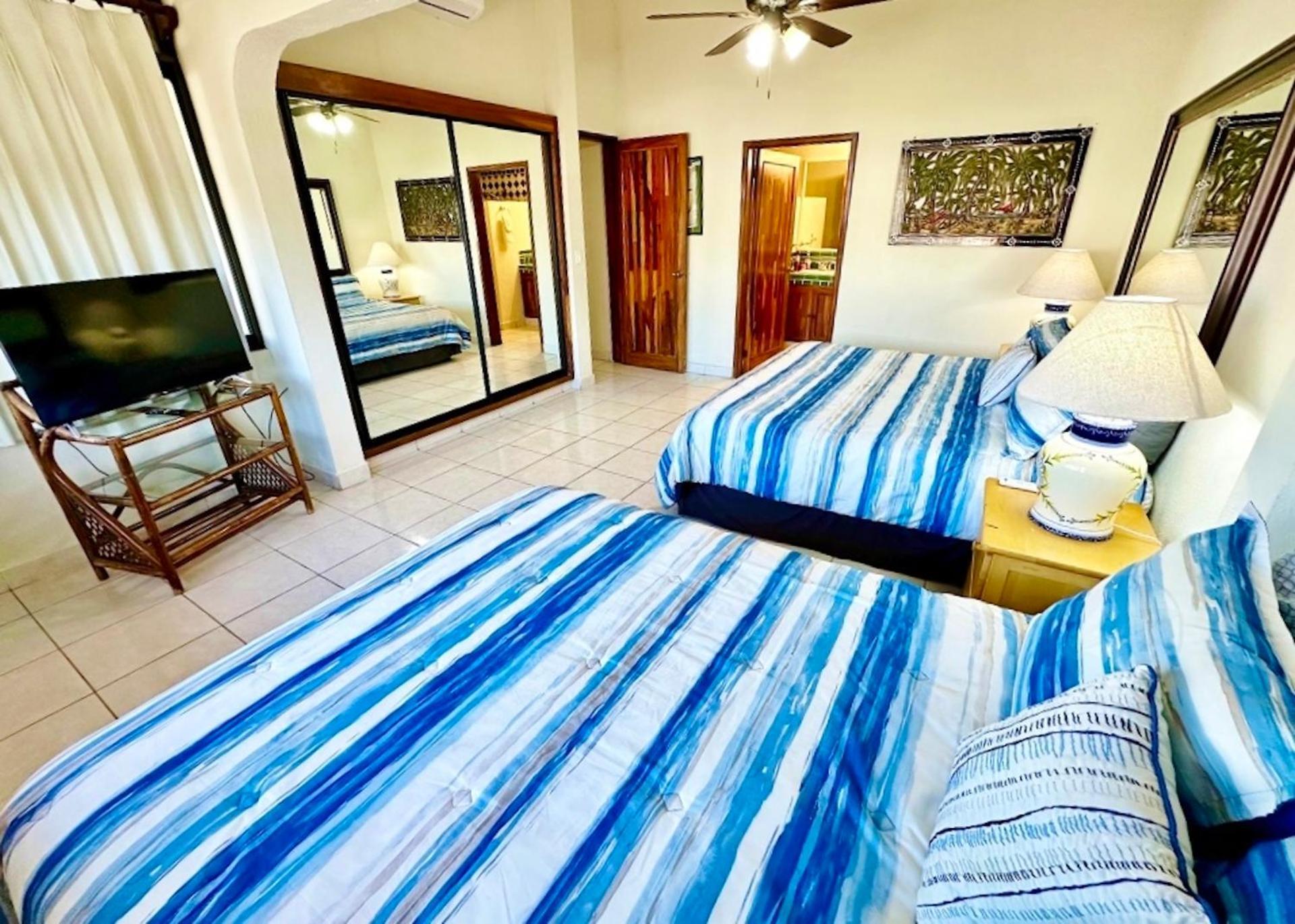 Walk Everywhere 2br2ba Valuecabocondo Is It! Apartment