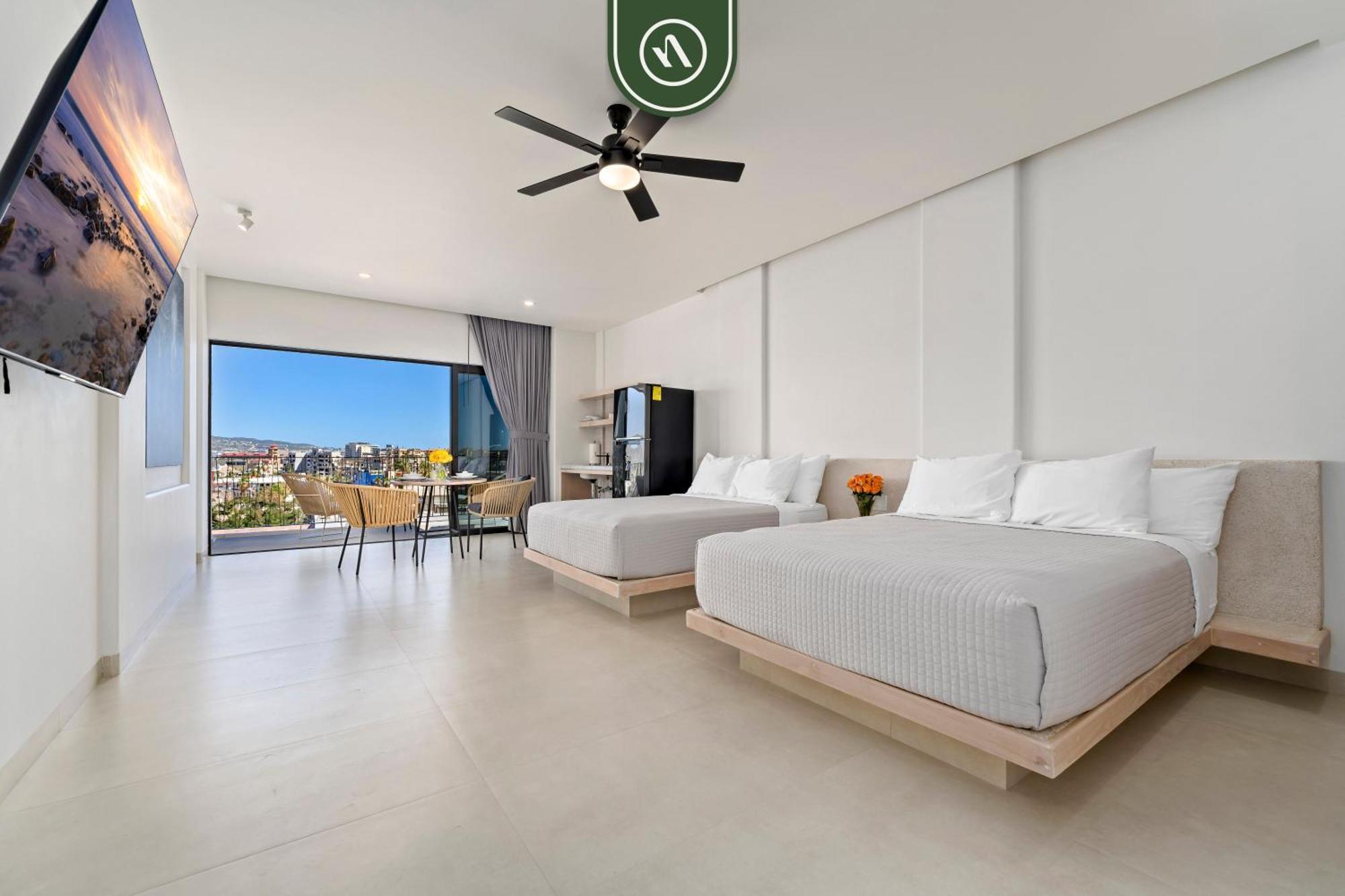 Apartment Near Marina - Downtown - Pool - King