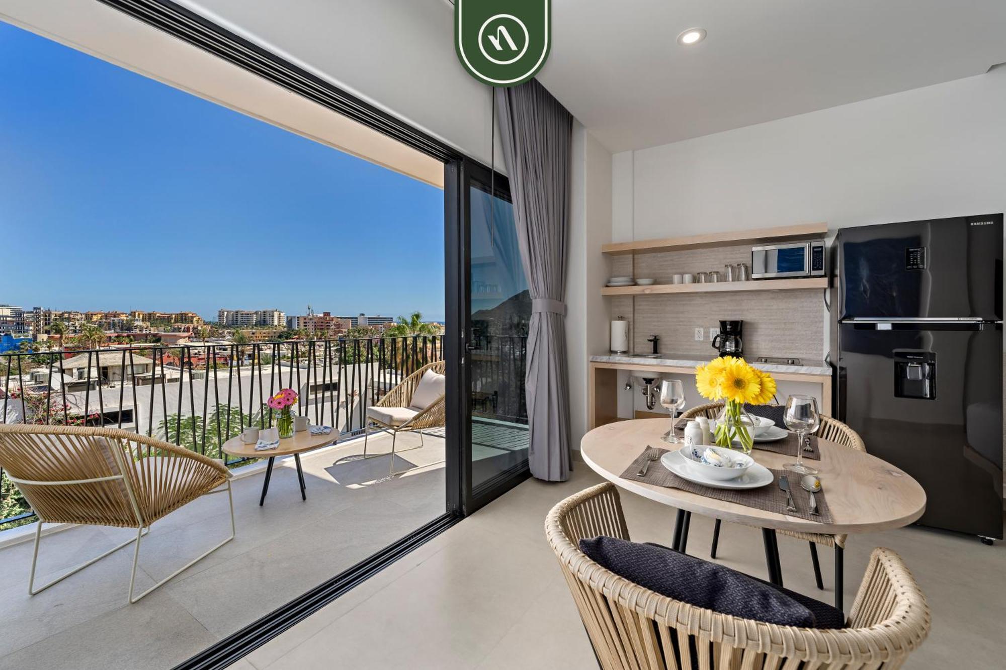 Near Marina - Downtown - Pool - King Apartment *