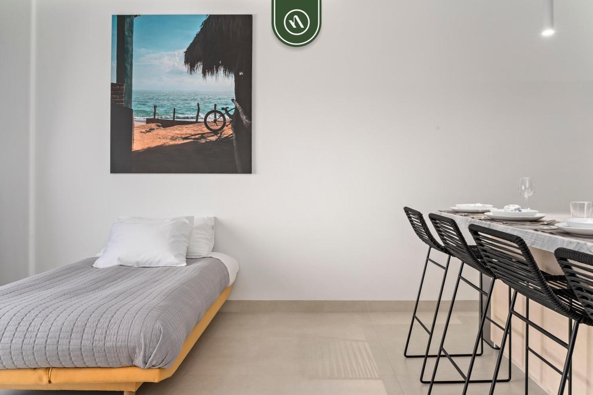 Near Marina - Downtown - Pool - King Apartment