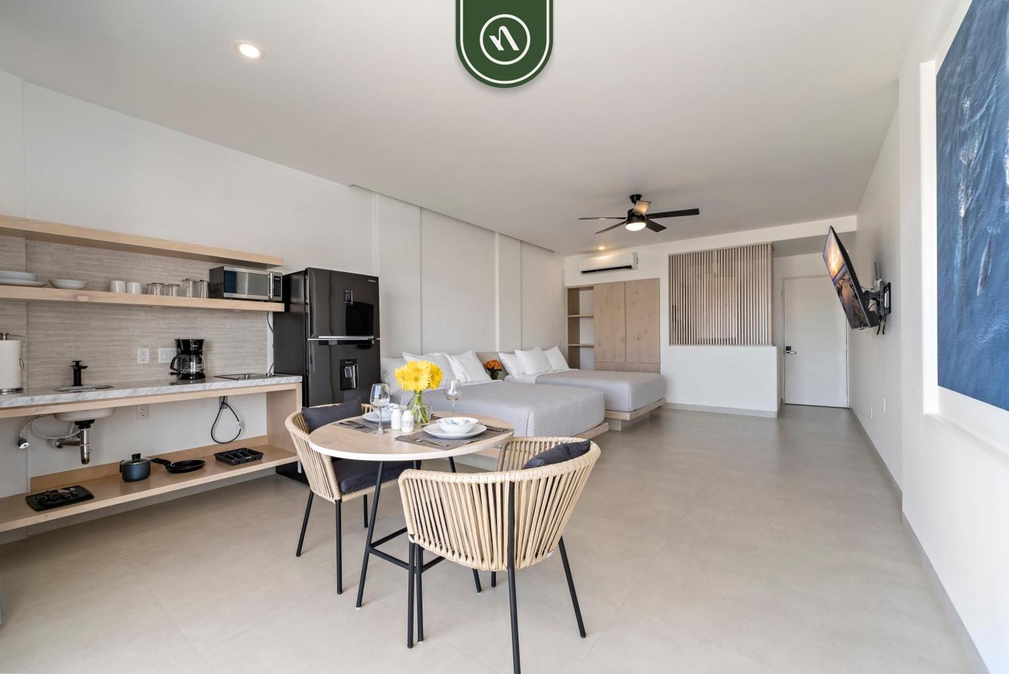 Apartment Near Marina - Downtown - Pool - King