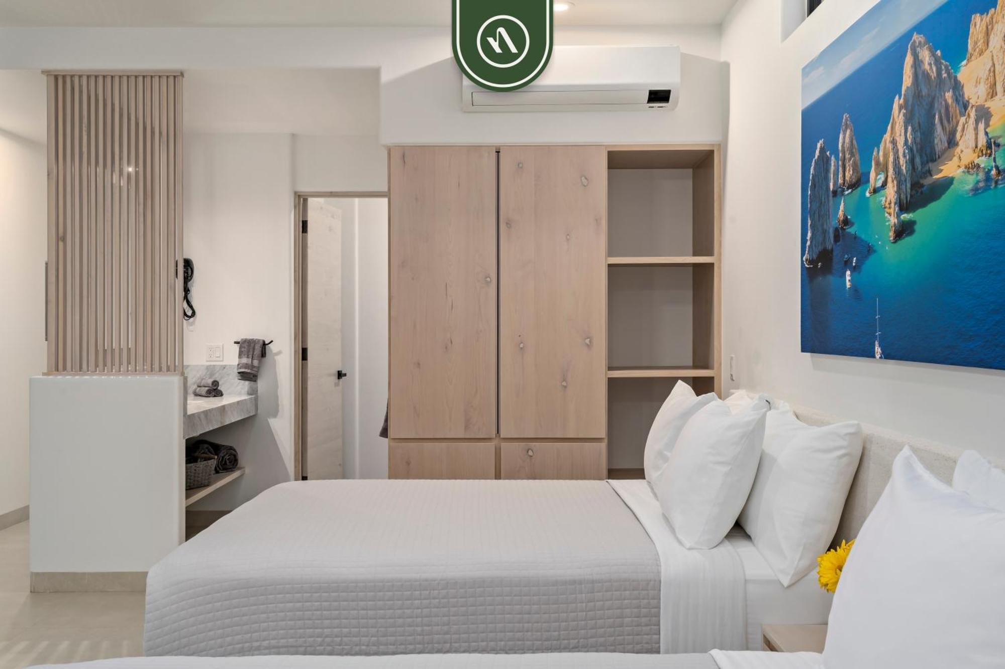 Near Marina - Downtown - Pool - King Apartment