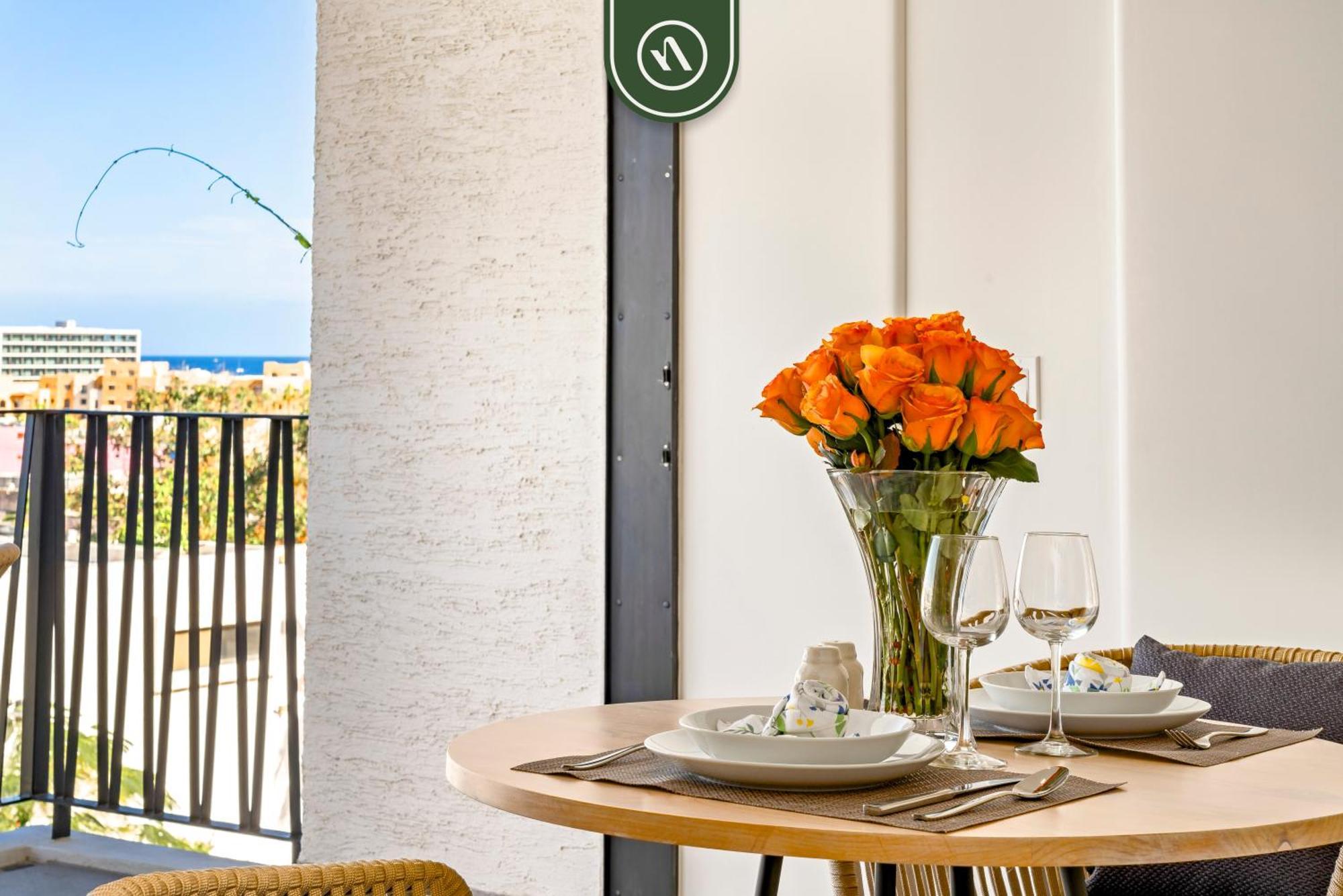 Near Marina - Downtown - Pool - King Apartment *