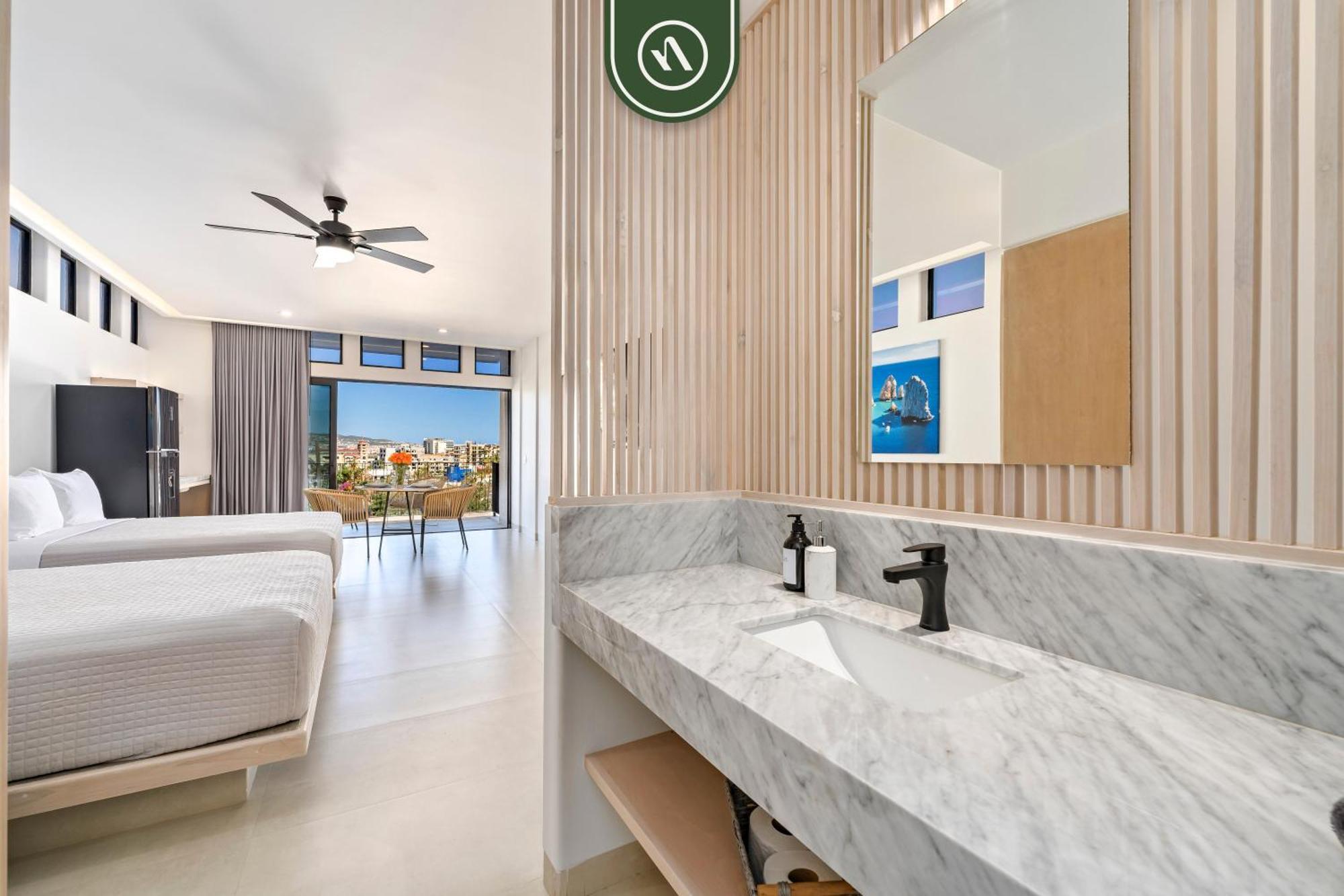 Near Marina - Downtown - Pool - King Apartment *