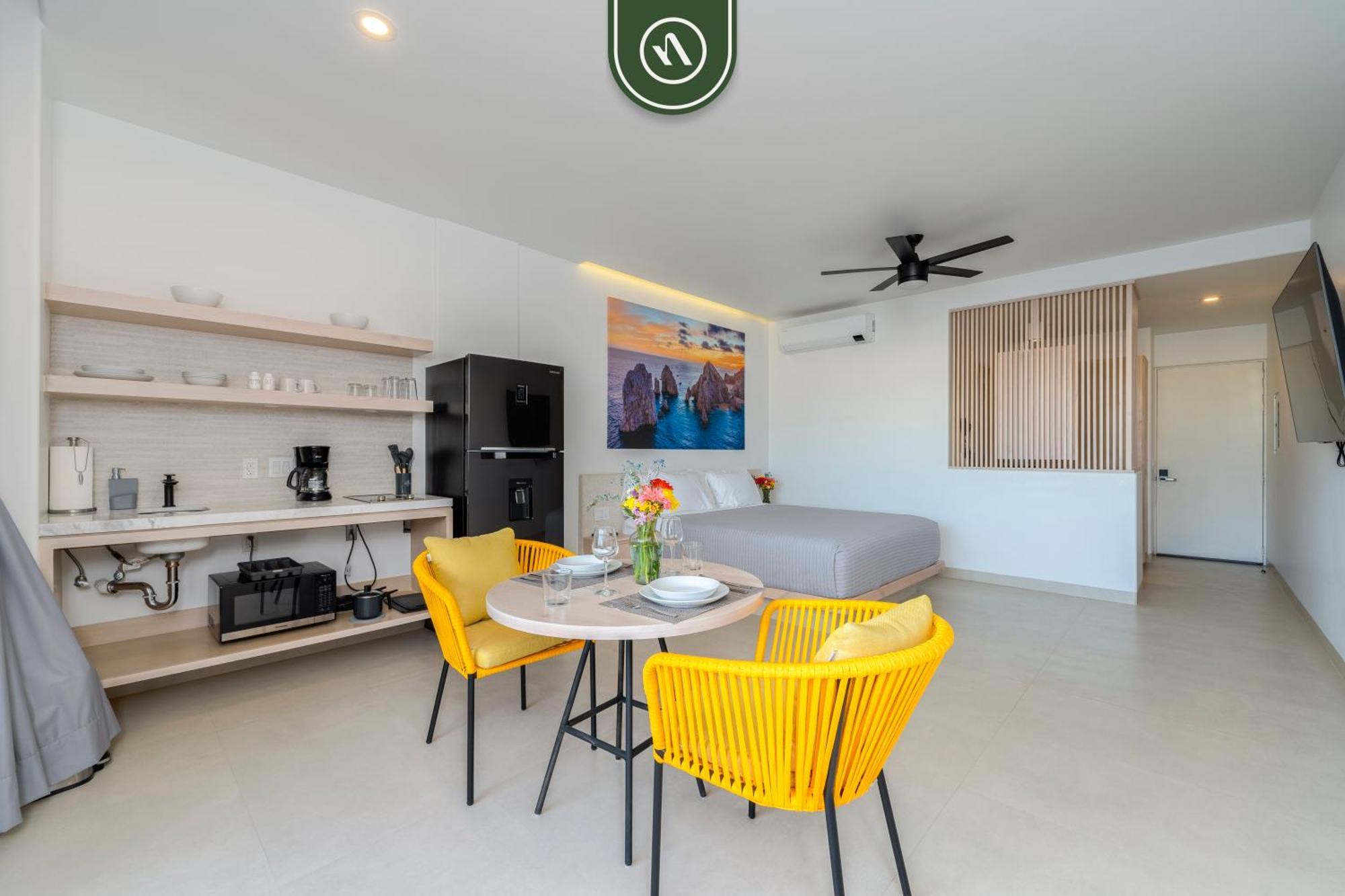 Apartment Near Marina - Downtown - Pool - King