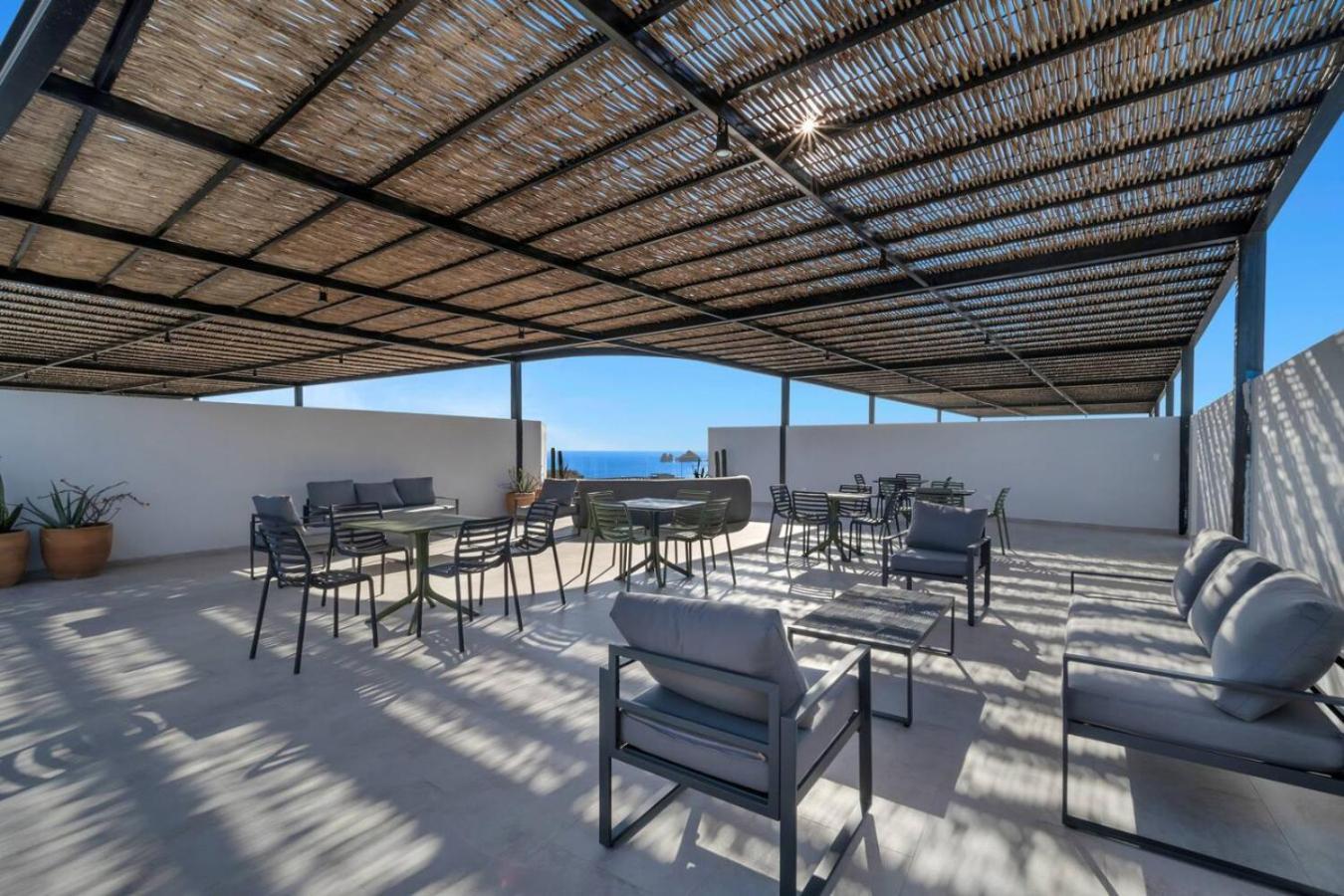 2 Pools Jacuzzi Close To Beaches Rooftop Cozy Holiday home *