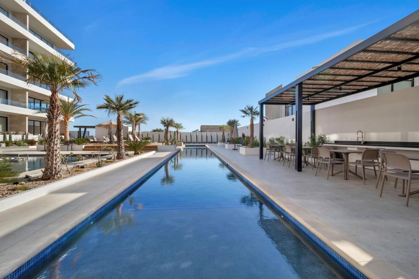 2 Pools Jacuzzi Close To Beaches Rooftop Cozy Holiday home
