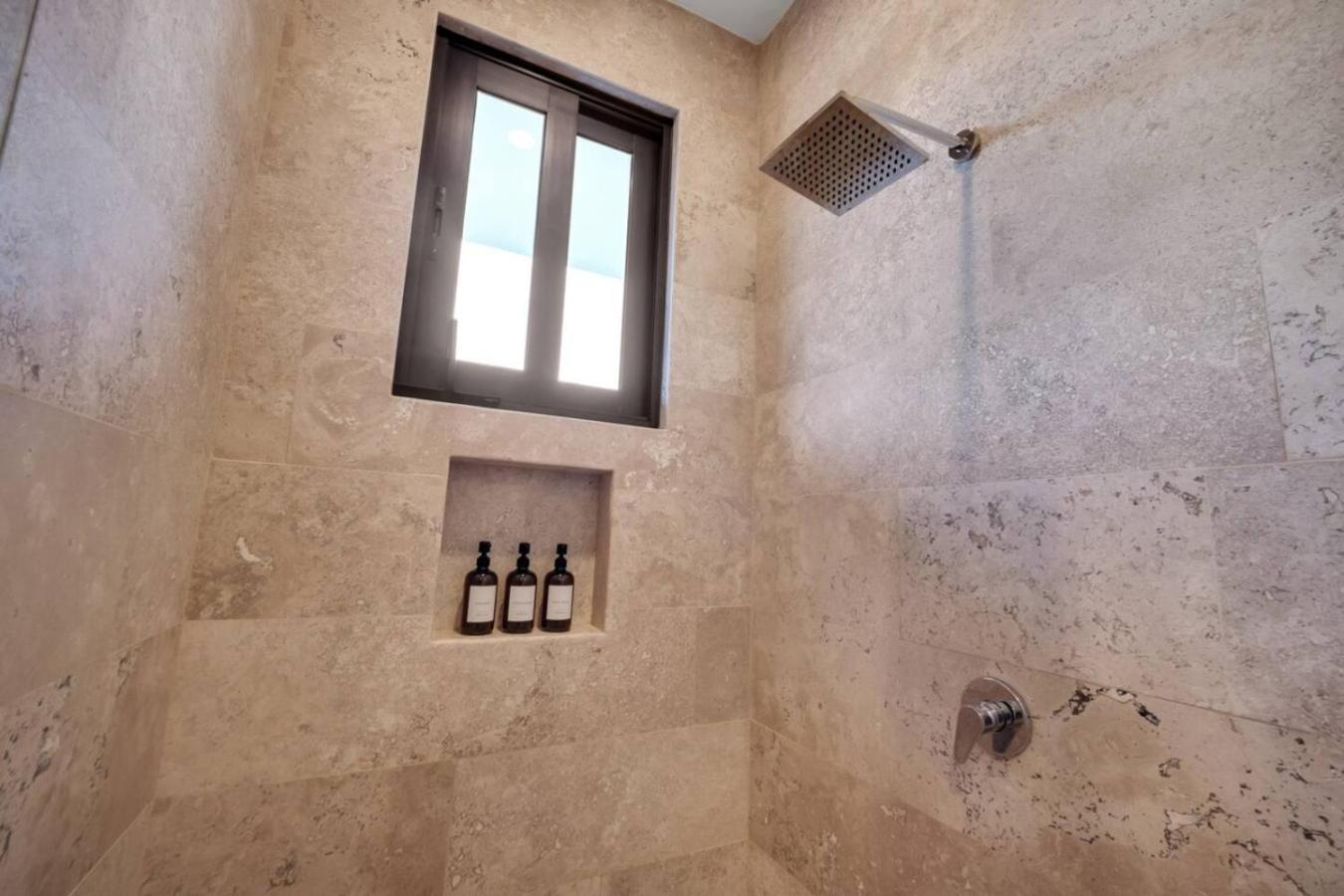 2 Pools Jacuzzi Close To Beaches Rooftop Cozy Holiday home *