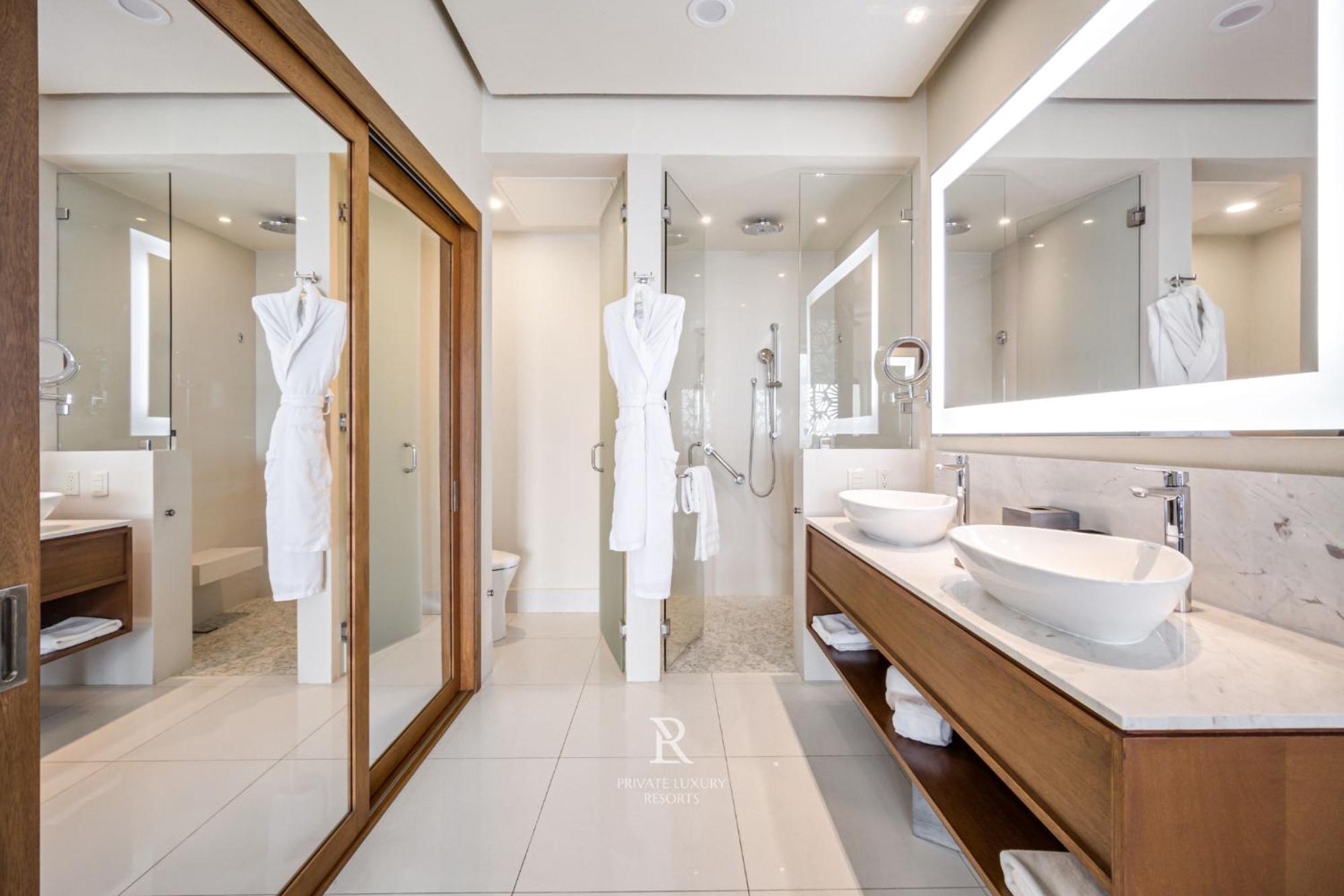 Resort Three Bd Ocean Front Lockoff - La Valencia *