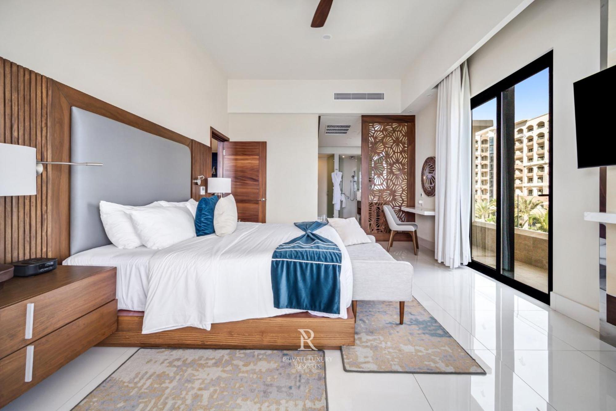 Three Bd Ocean Front Lockoff - La Valencia Resort
