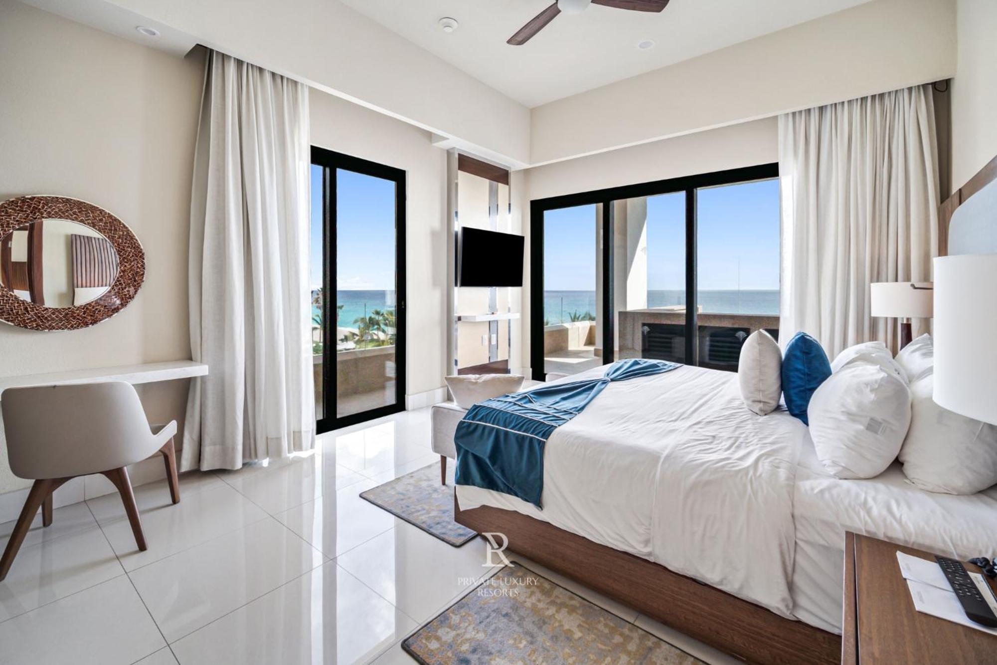 Three Bd Ocean Front Lockoff - La Valencia *