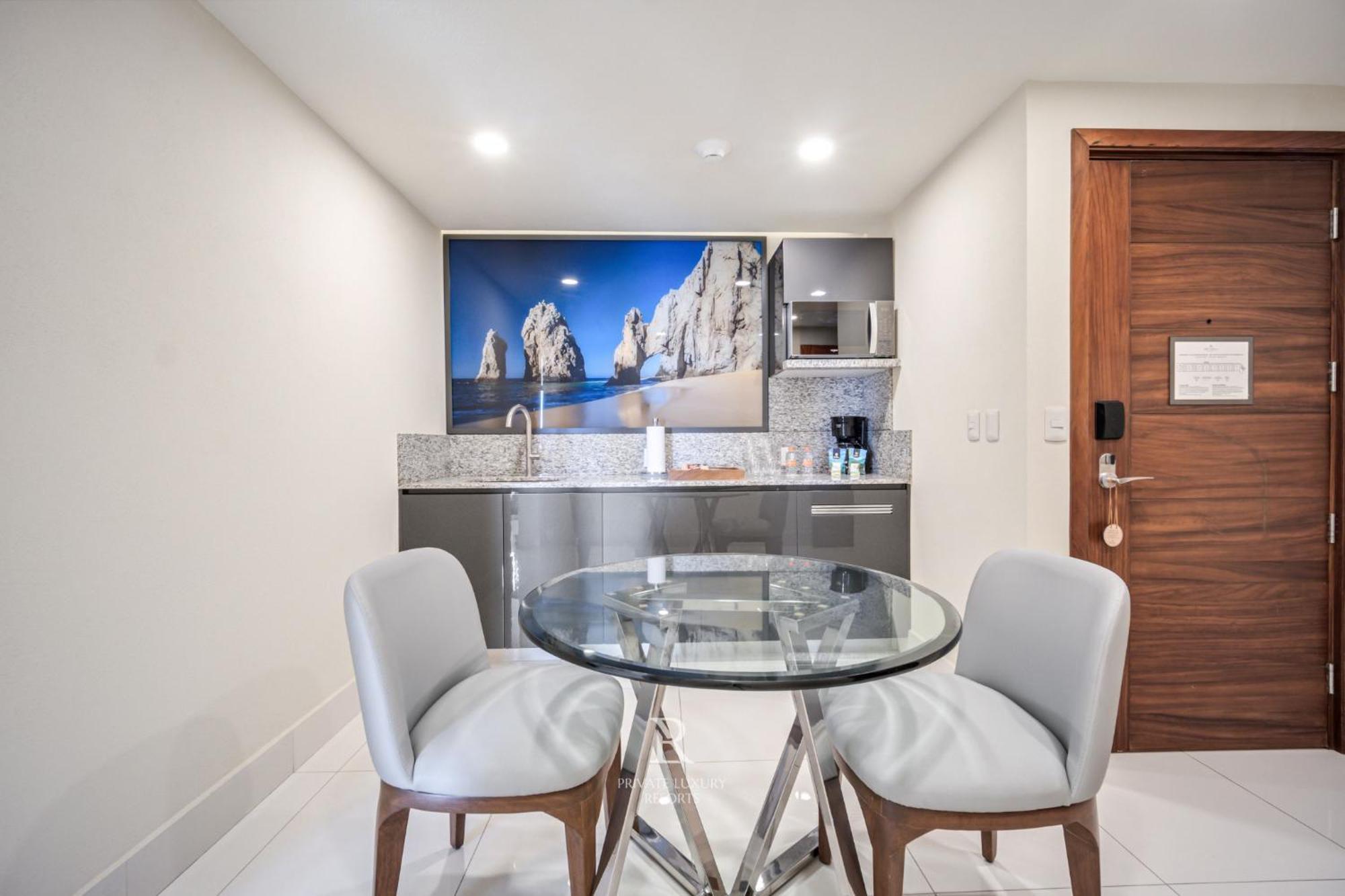 Three Bd Ocean Front Lockoff - La Valencia
