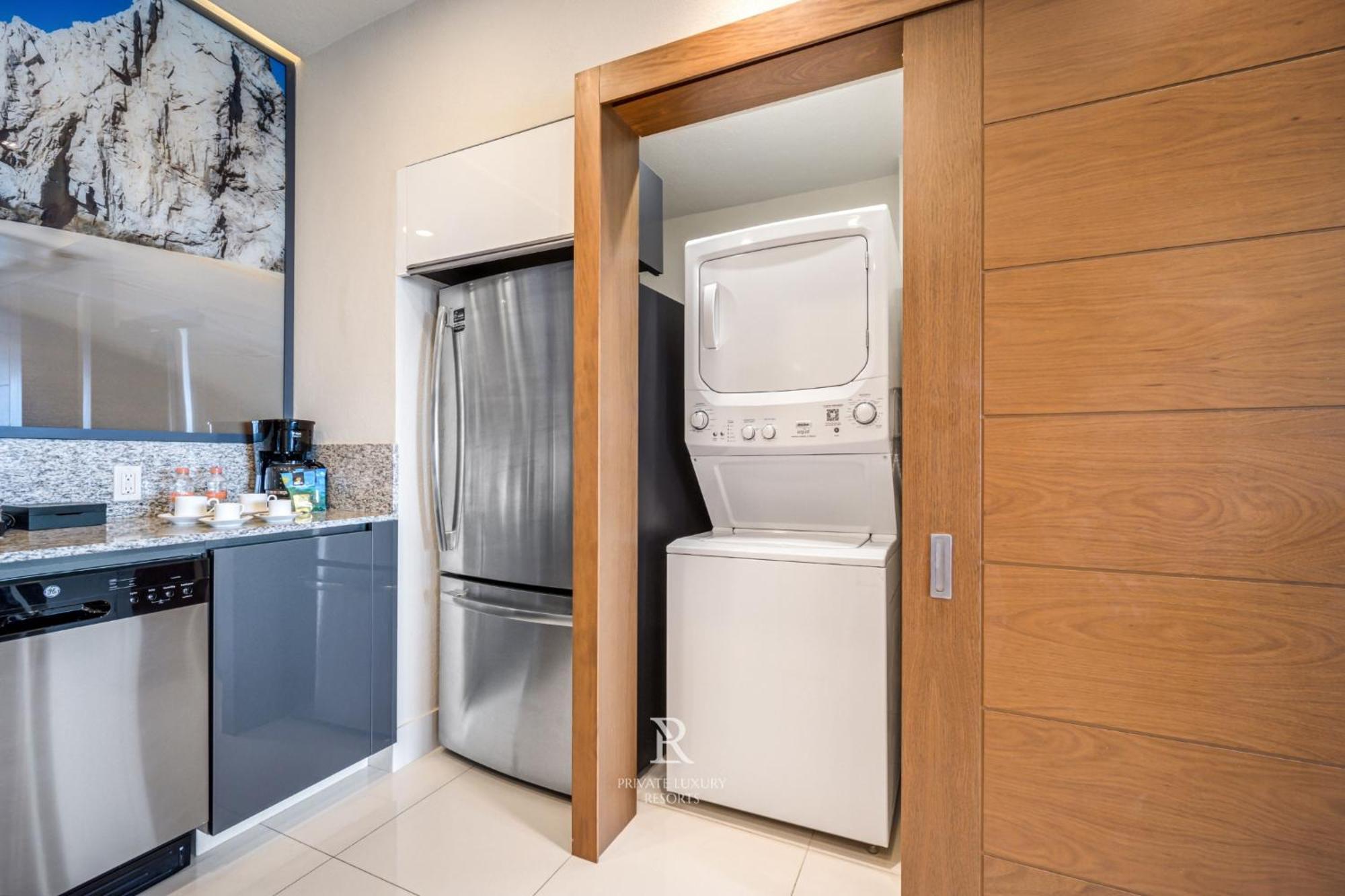Three Bd Ocean Front Lockoff - La Valencia Resort