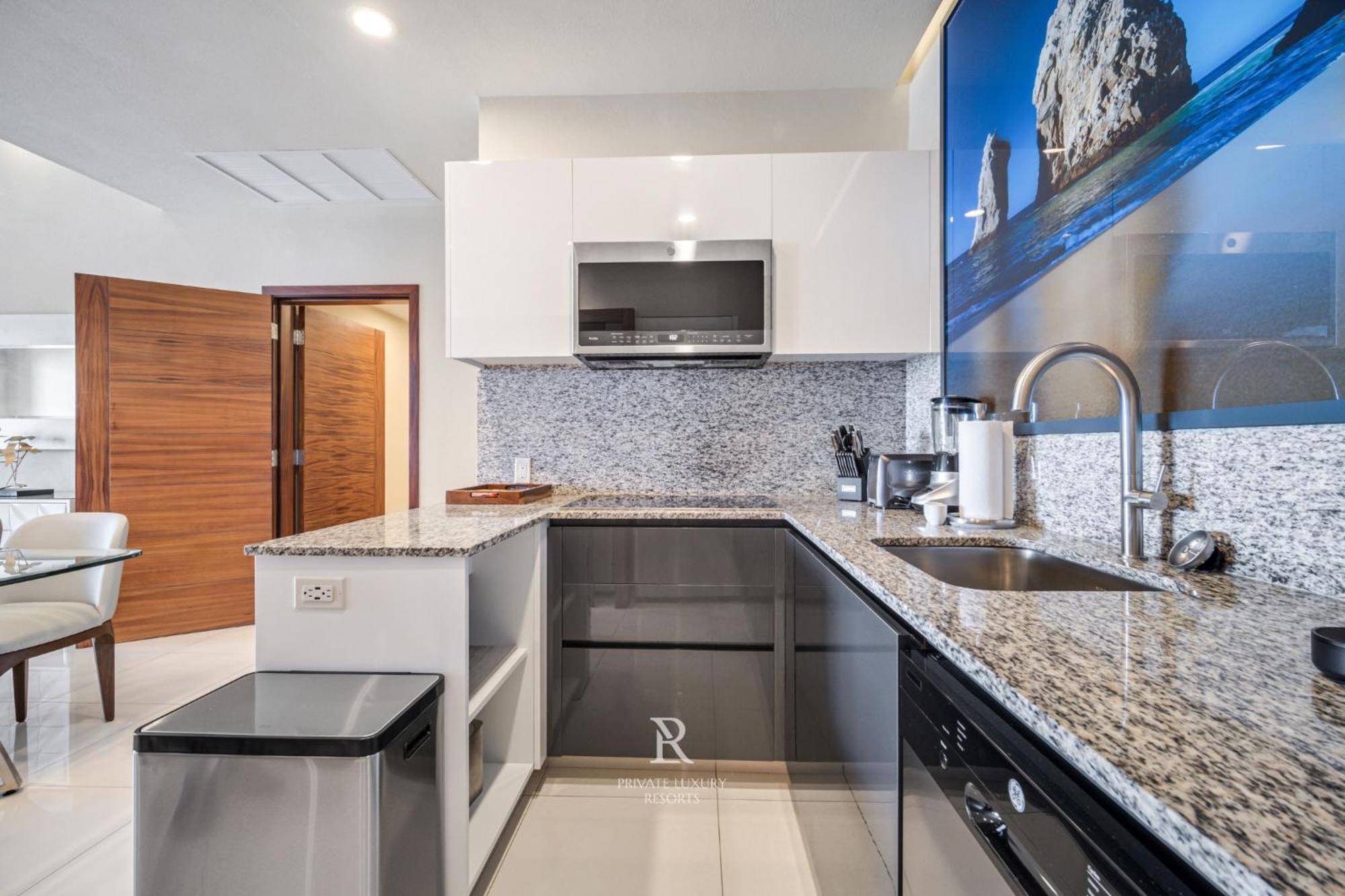 Three Bd Ocean Front Lockoff - La Valencia Resort