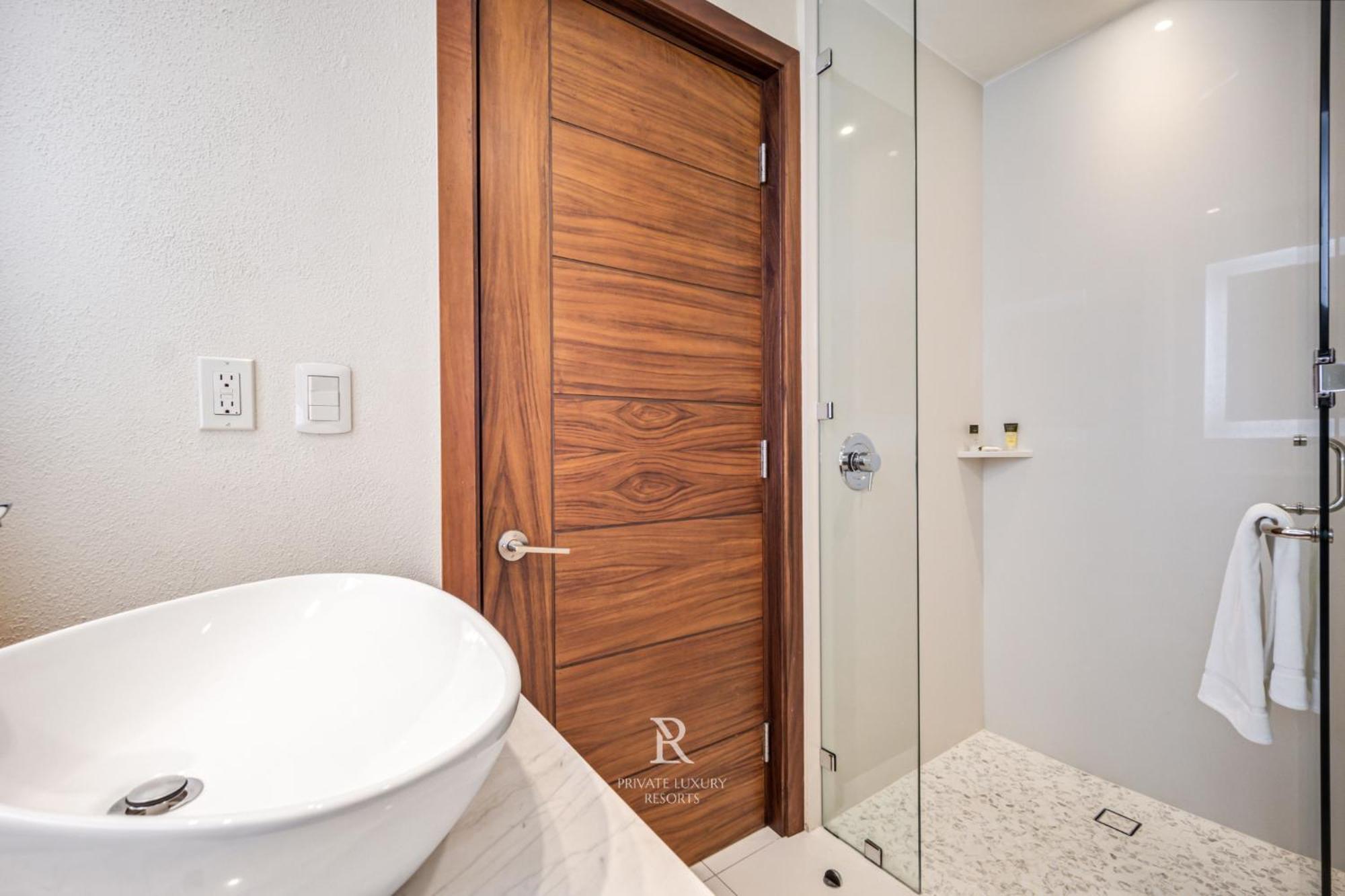 Resort Three Bd Ocean Front Lockoff - La Valencia
