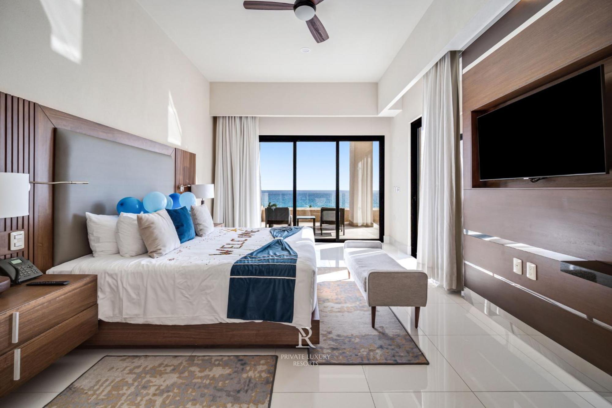 Three Bd Ocean Front Lockoff - La Valencia Resort *