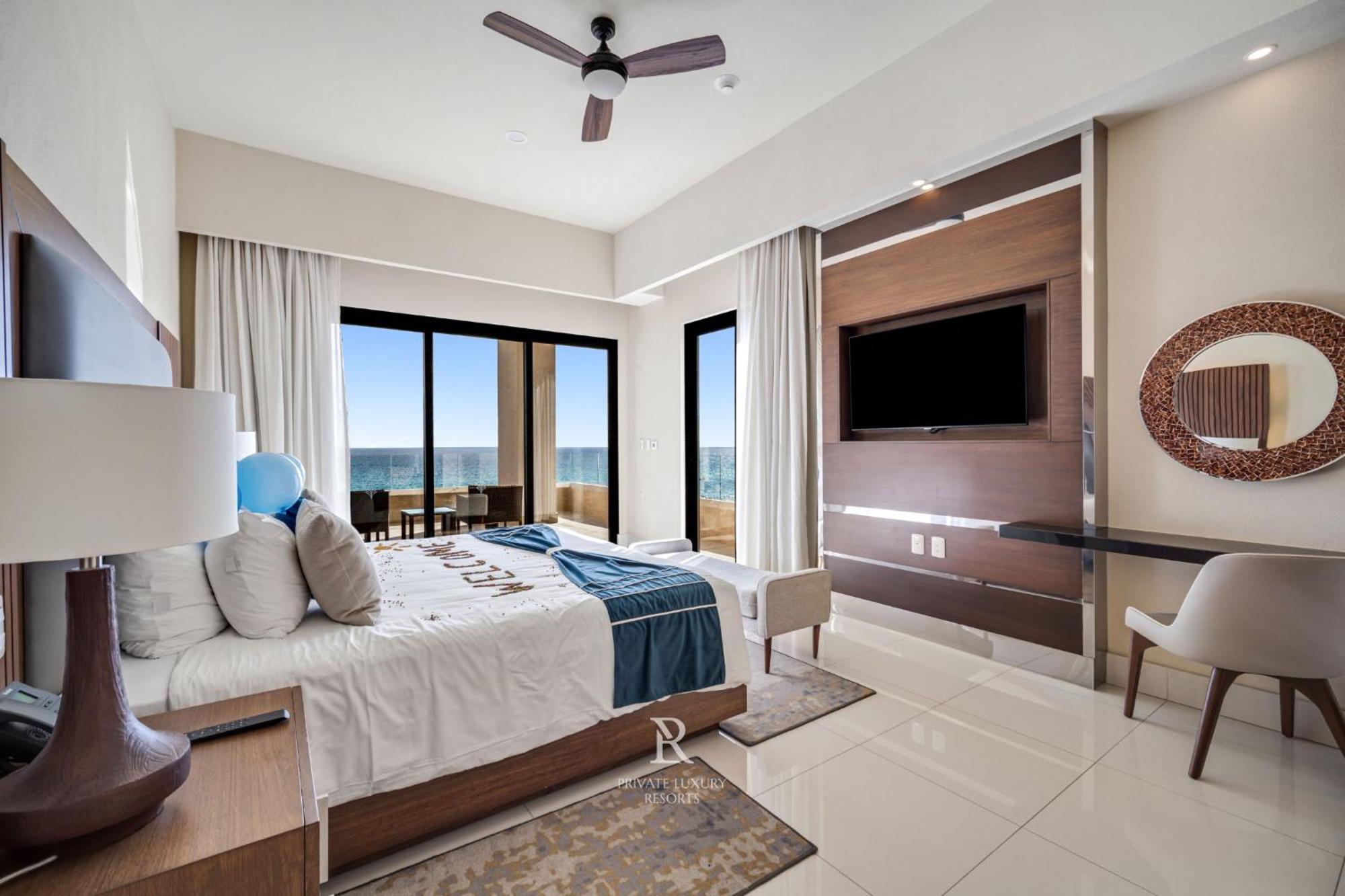 Three Bd Ocean Front Lockoff - La Valencia *