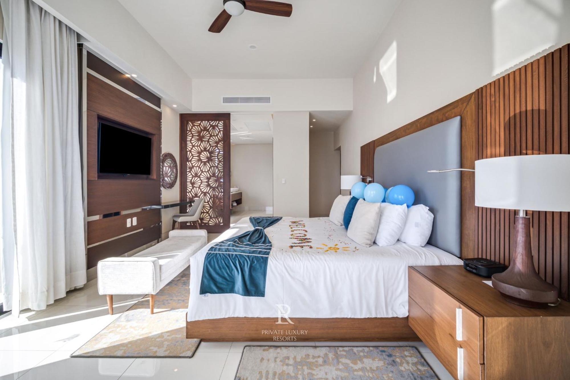 Three Bd Ocean Front Lockoff - La Valencia