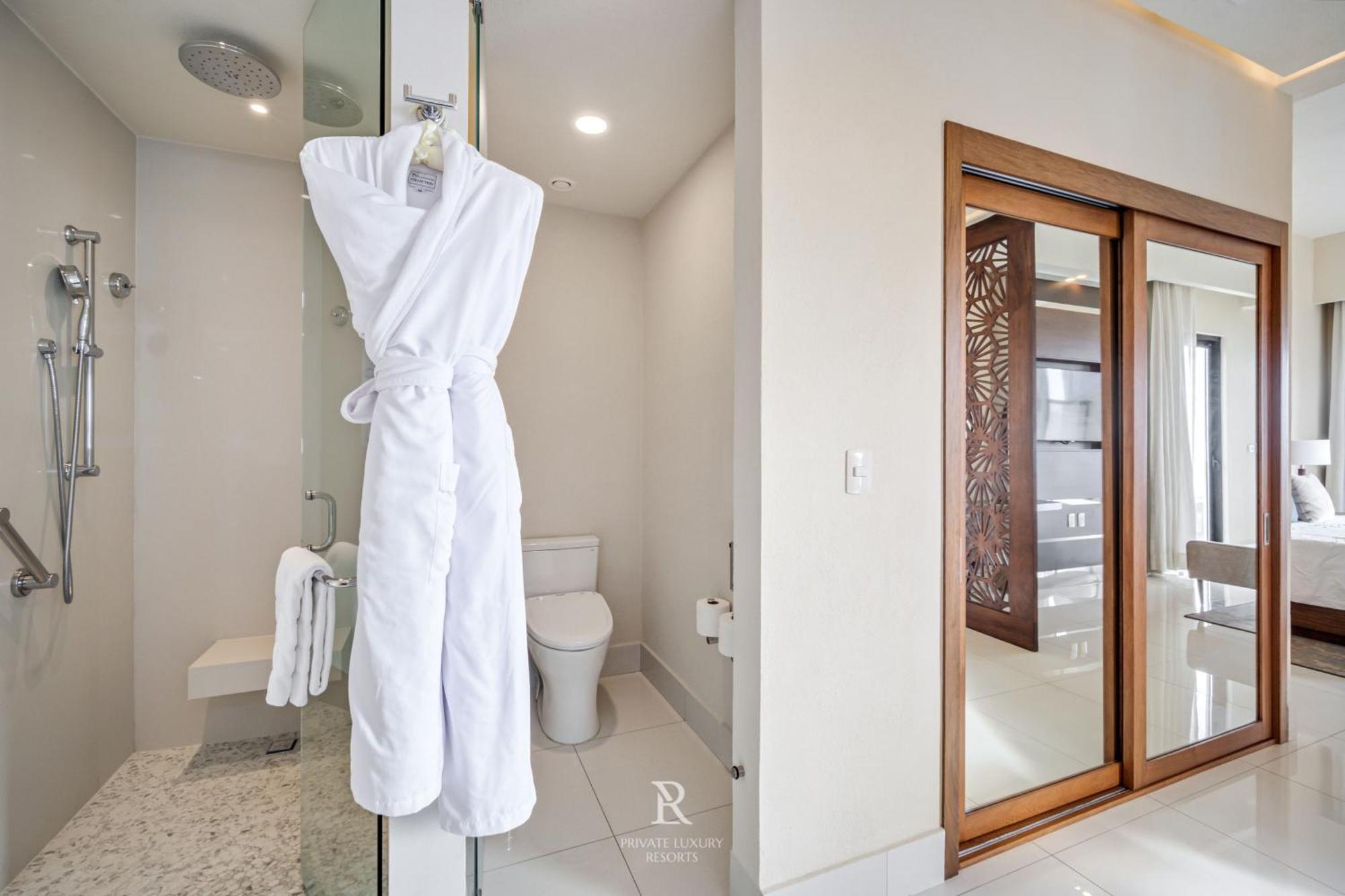 Junior Ocean View - La Valencia Resort