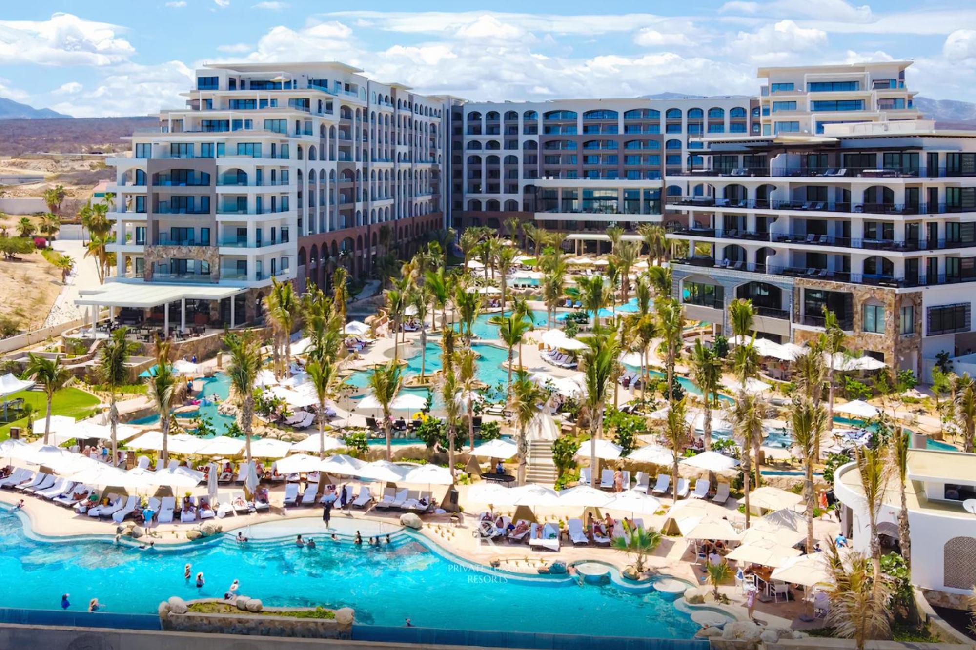 Deluxe Pool View - La Valencia Resort