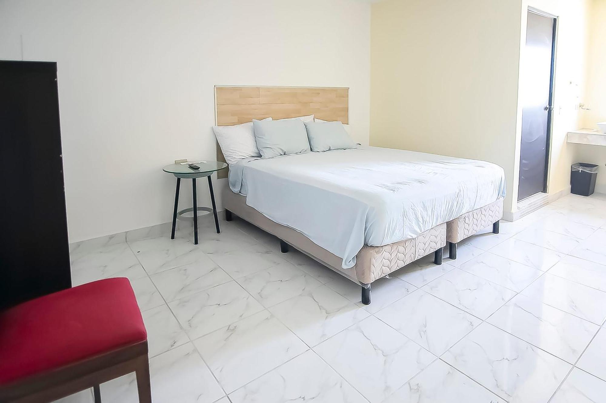 Hotel Oyo Plaza Torres, Cabo San Lucas