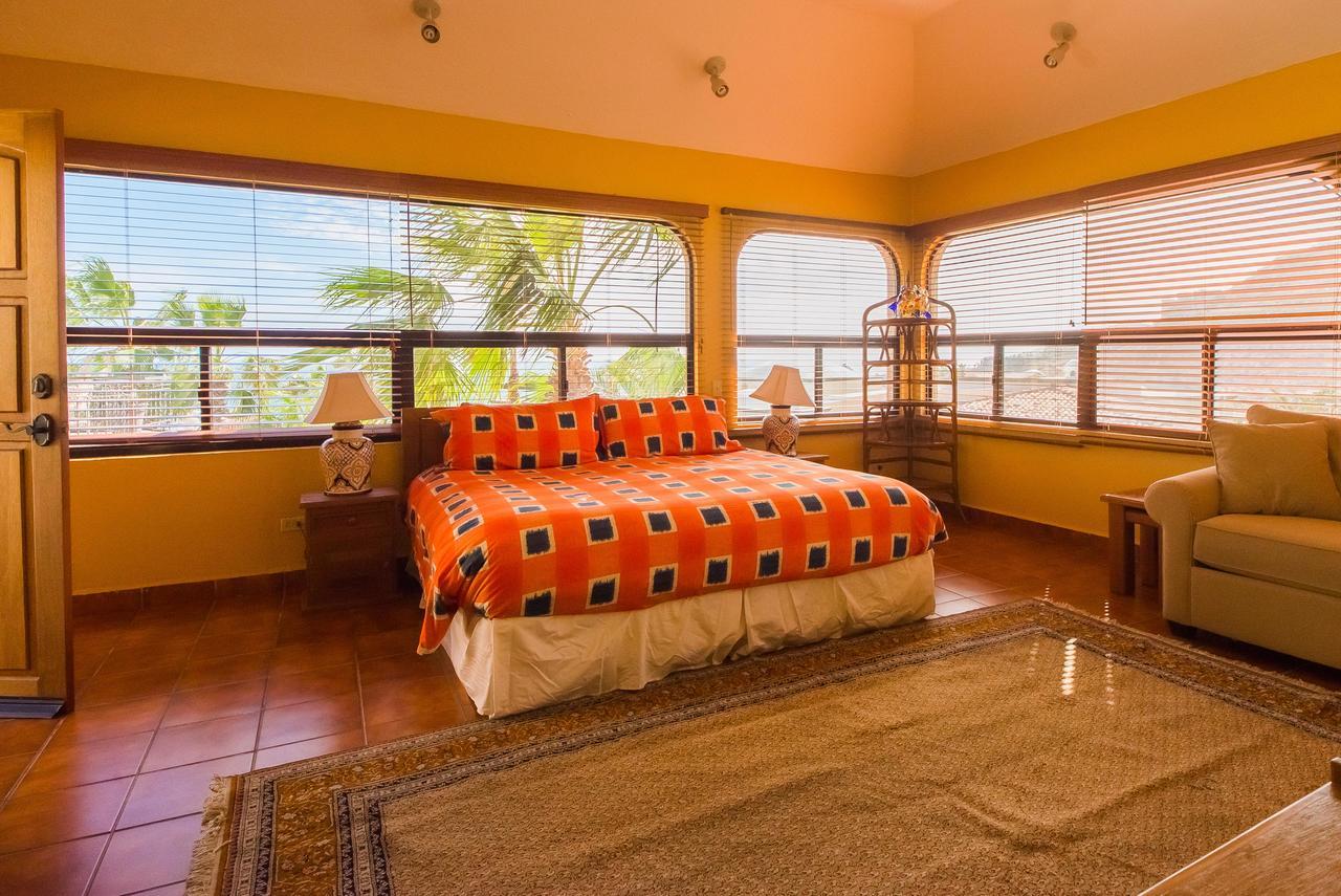 Private Retreat With Large Pool Deck At Isla *
