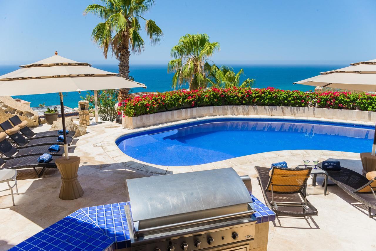 Private Retreat With Large Pool Deck At Isla *