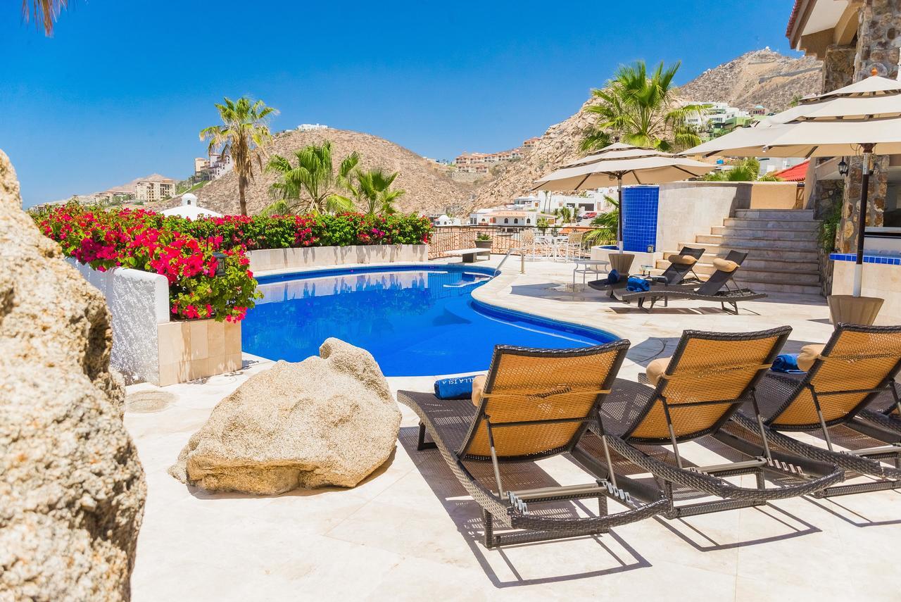 Private Retreat With Large Pool Deck At Isla