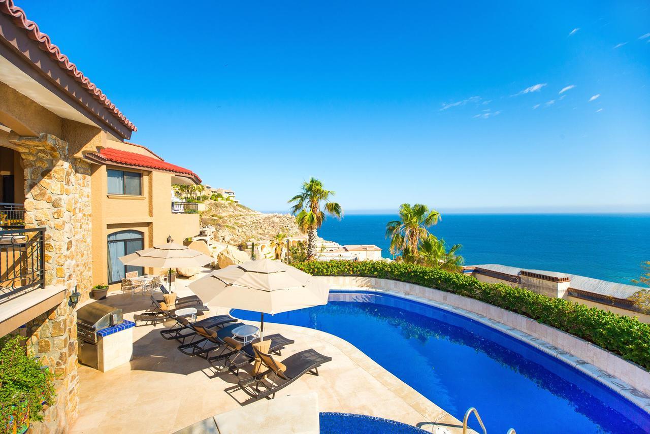 Private Retreat With Large Pool Deck At Isla *