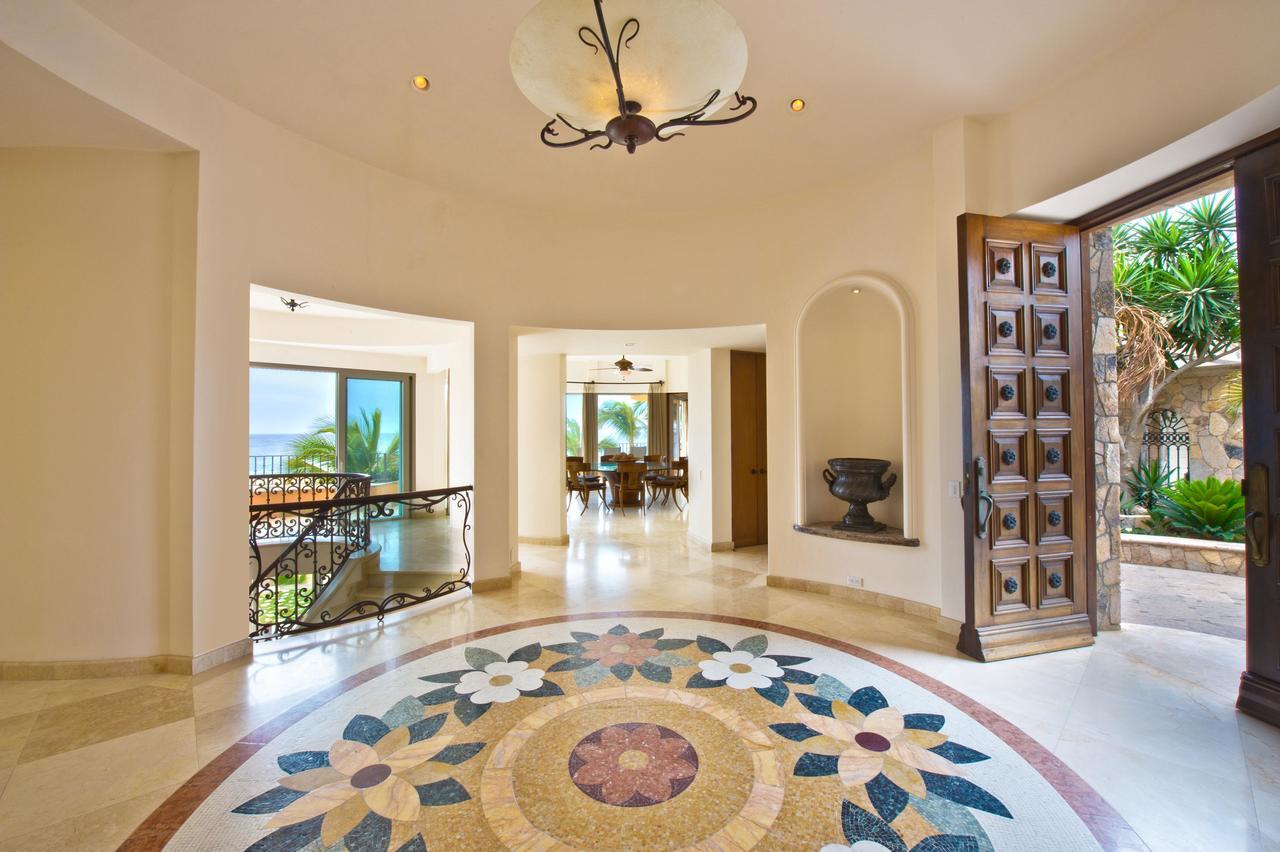 Beachfront Pedregal With Staff Marcella Villa *