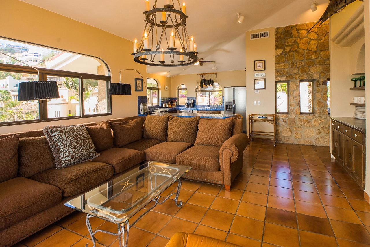 Private Retreat With Large Pool Deck At Isla