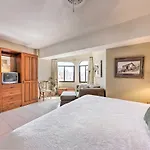 Condo In Plaza Nautica Less Than 1 Mile To The Arch!