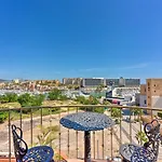 Condo In Plaza Nautica Less Than 1 Mile To The Arch!