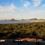 Sunrock Hotel & Suites