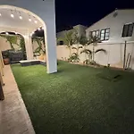 Familyhome, Private Hottube&Garden, Medanobeach10Min