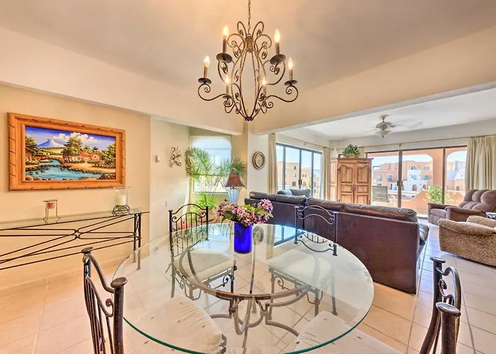 Condo In Plaza Nautica Less Than 1 Mile To The Arch!