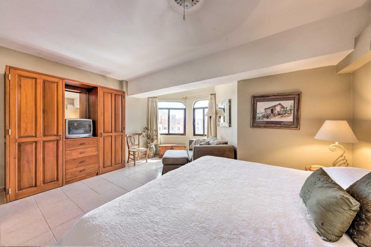 Apartment In Plaza Nautica Less Than 1 Mile To The Arch! Cabo San Lucas