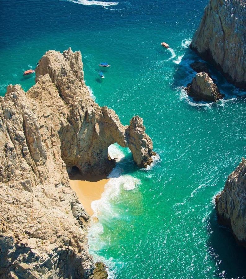 Colonos Cabos Hotel 3*