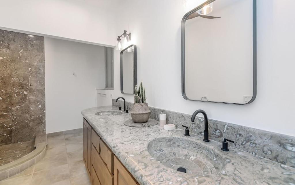 Villa The One And Only Pedregal Hollywood House