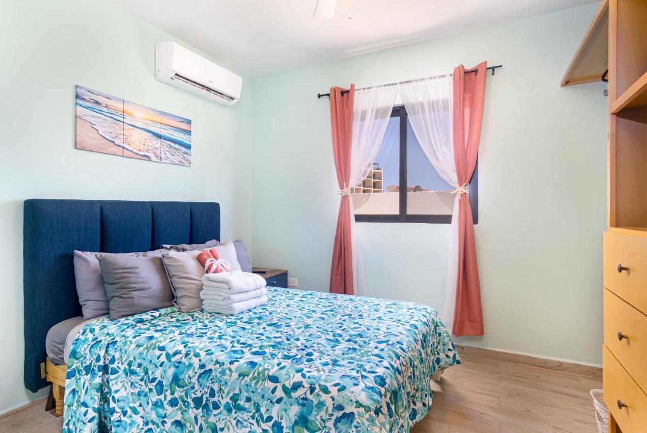 Stunning 2 Bedroom, 2 Bathroom Just A 5 Minute Drive To The Apartamento *