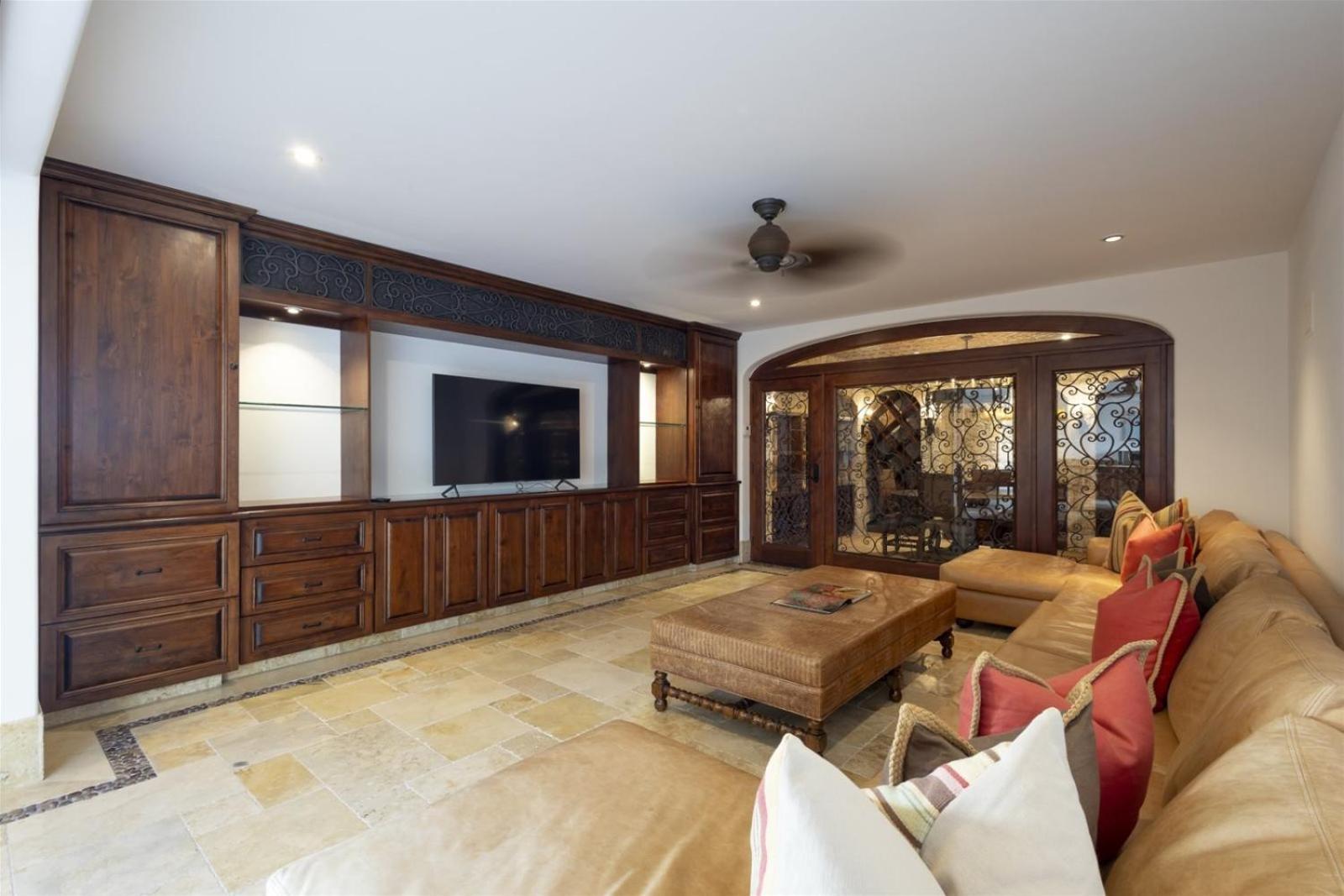 Villa Luxury 7-bd Hacienda-style With Butler & Staff