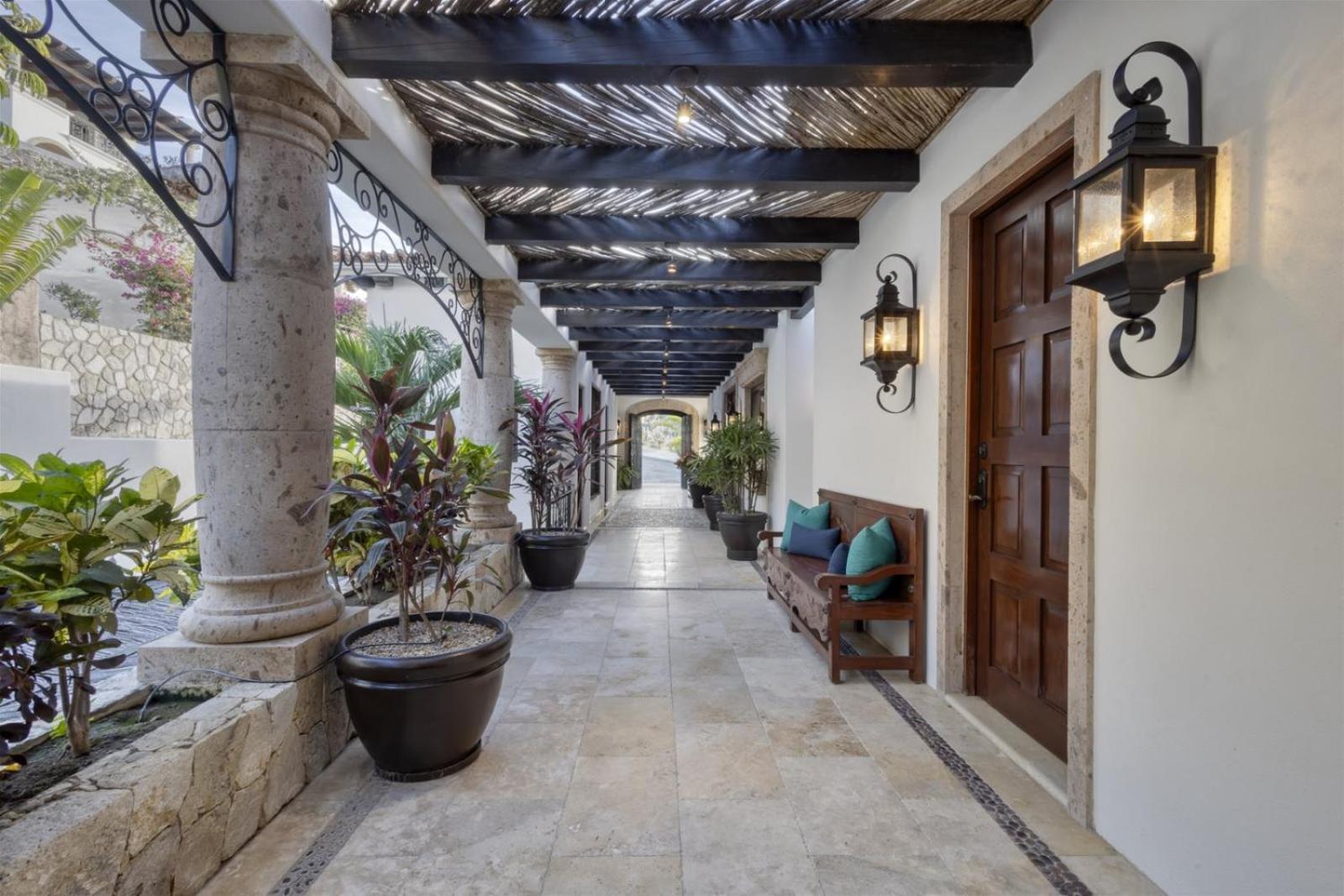Villa Luxury 7-bd Hacienda-style With Butler & Staff