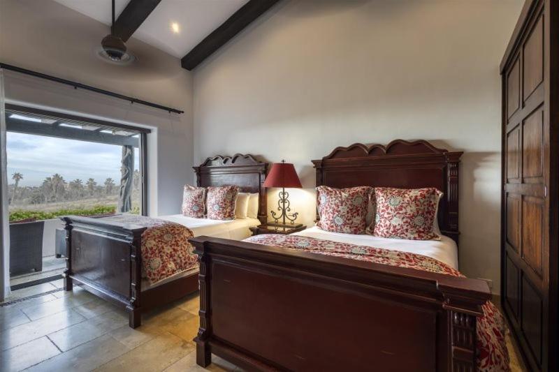 Villa Luxury 7-bd Hacienda-style With Butler & Staff *