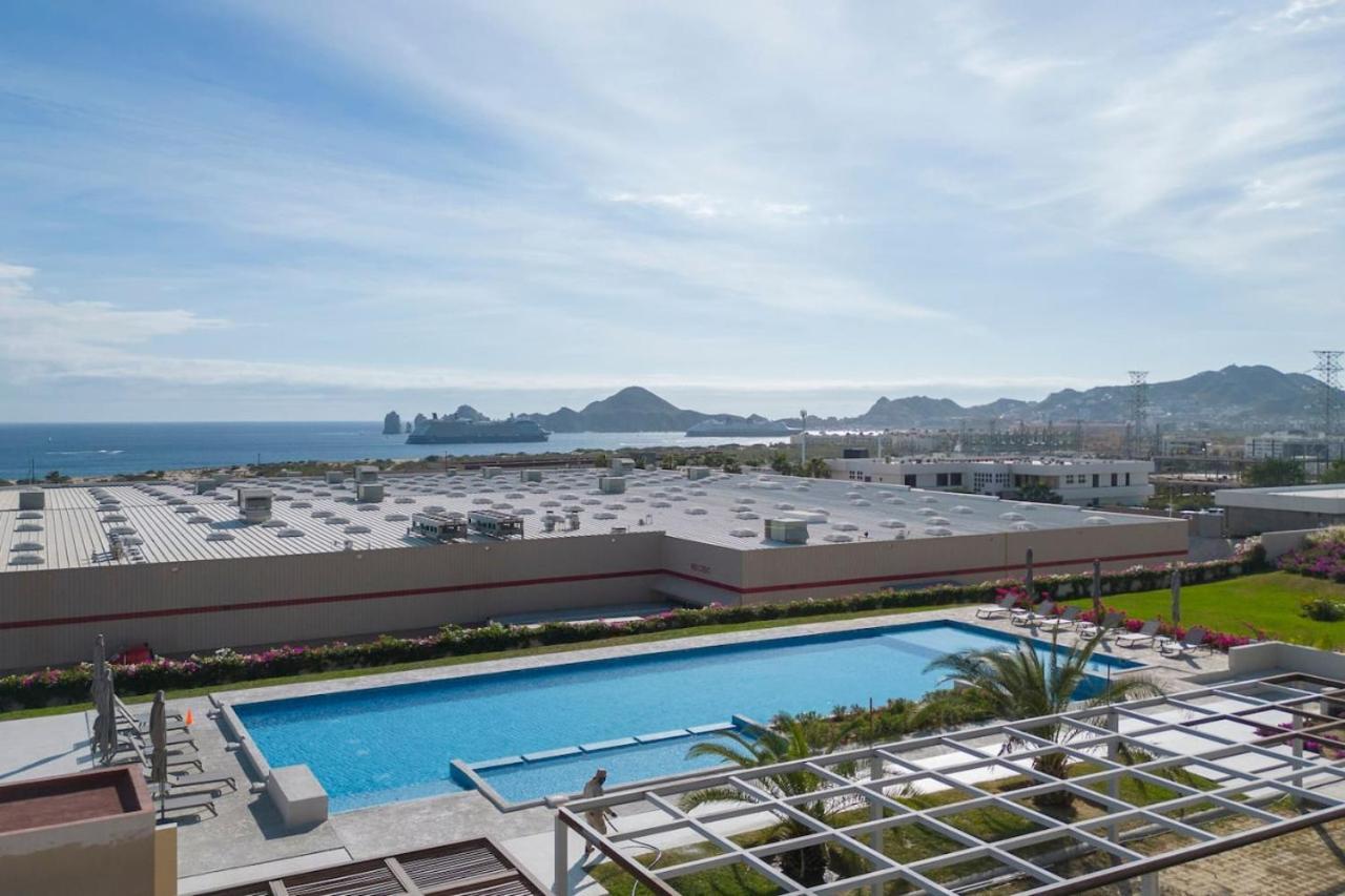 Holiday home Luxurious New 3br With Ocean And Arch Views