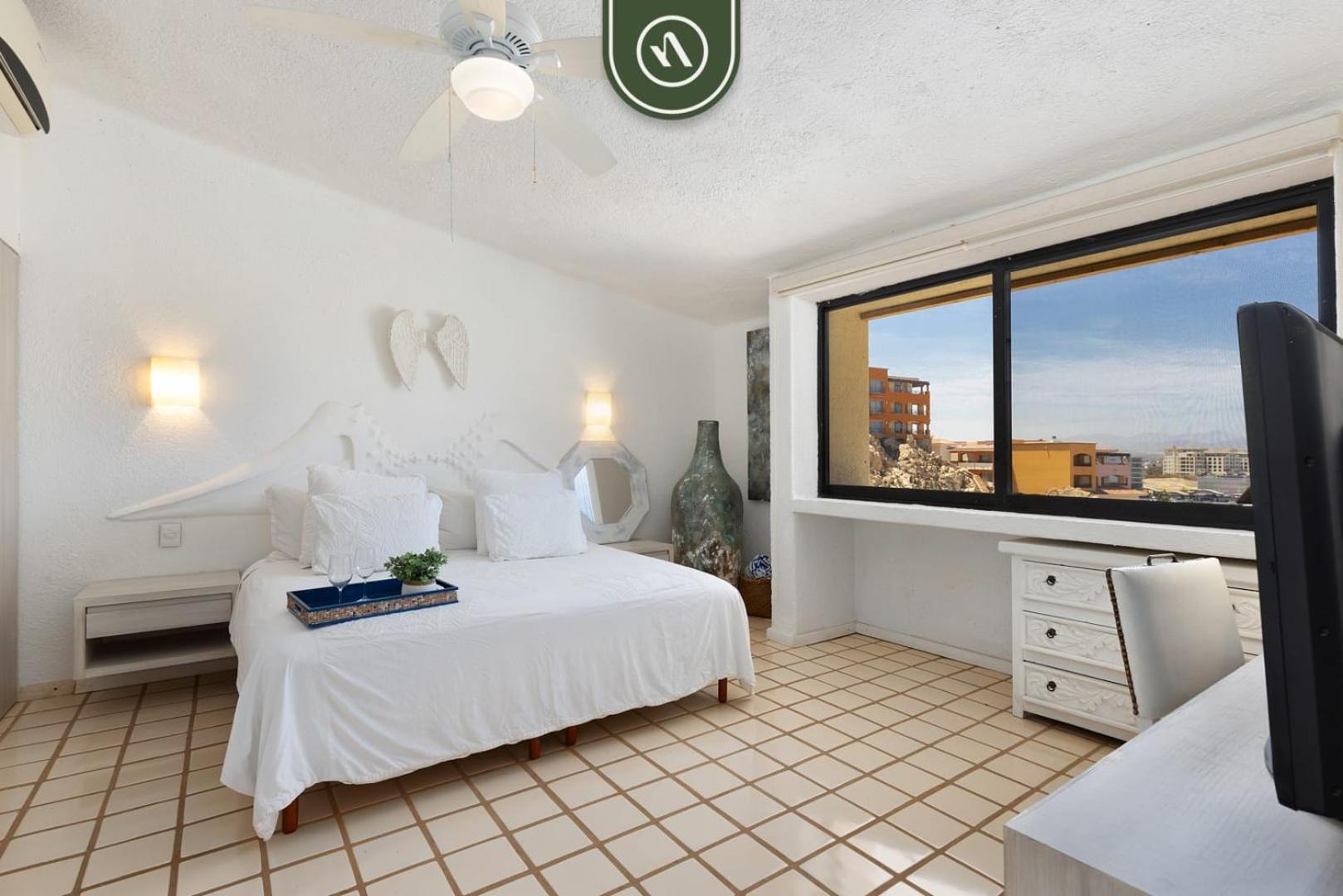 Oceanview 1 Bedroom With Access - King Bed Apartment *