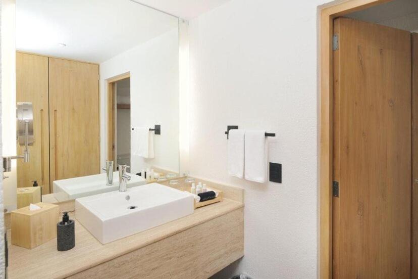 Medano Beach House 4*