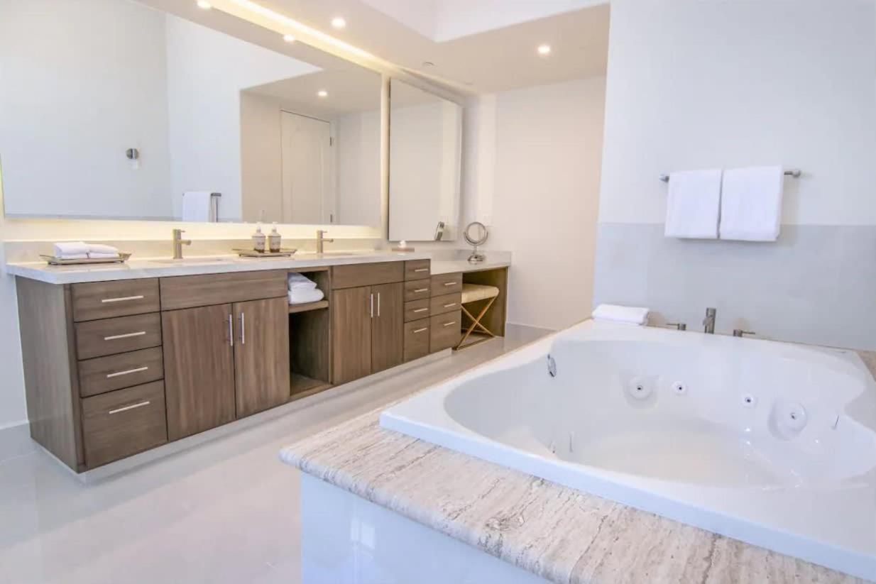 5 Bedroom Golf 42 Diamante Villa