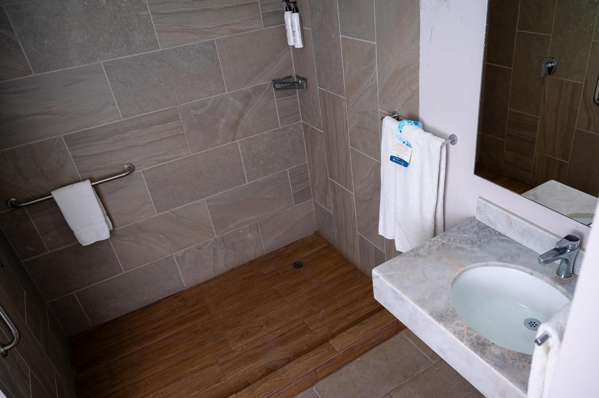 Hotel Comfort Inn&suites Cabos